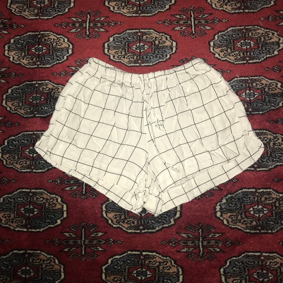 Brandy Melville Pants - Brandy Melville Eve Shorts